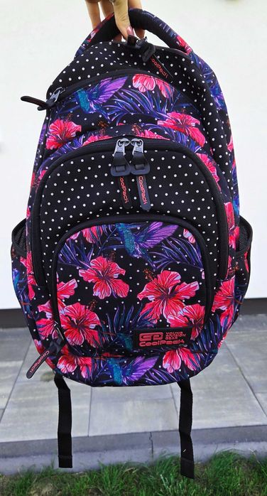 Czarny plecak szkolny Coolpack kwiaty kwiatki rośliny