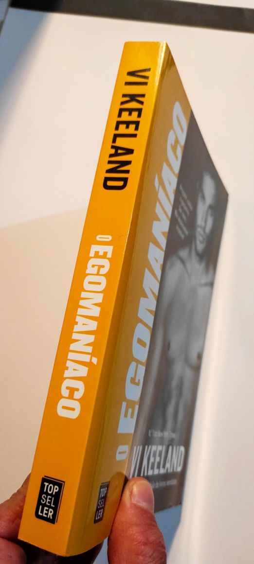 Livro O Egomaníaco - Vi Keeland
