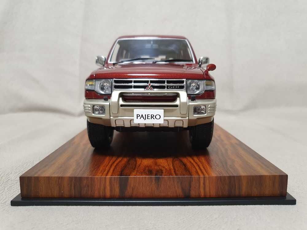 1 18 AUTOart Mitsubishi Pajero 2 long V6 3500 GDI (rouge red) 1998