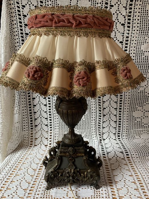 Stara przedwojenna przepiękna lampa z metalu