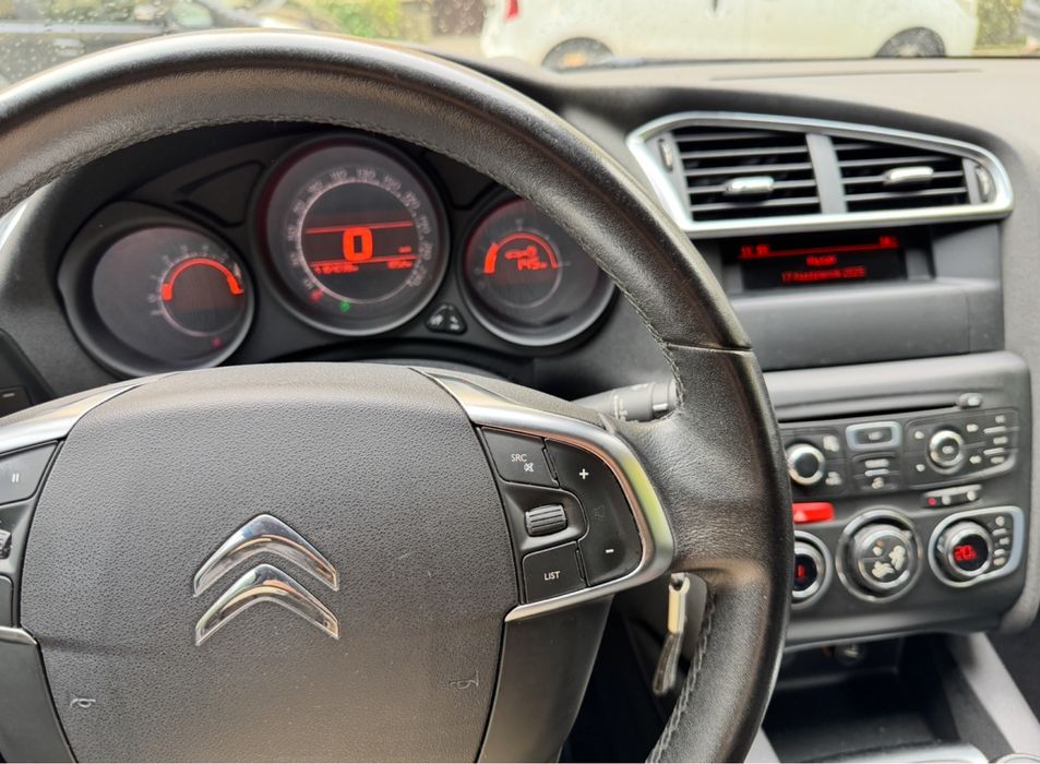 Citroen C4 Lift 1,6 PRYWATNY - nie firma łańcuch opony wielosezonowe