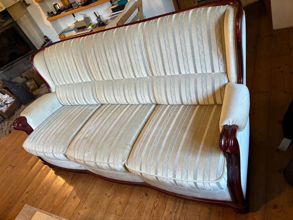 wiktoriańska sofa angielski klasycyzm materiał crem drewno wiśnia