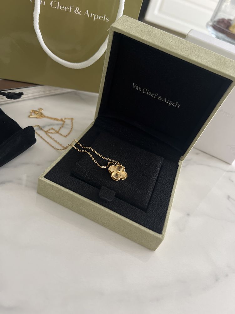 Piekny naszyjnik Van Cleef & Arpels kolor zloty
