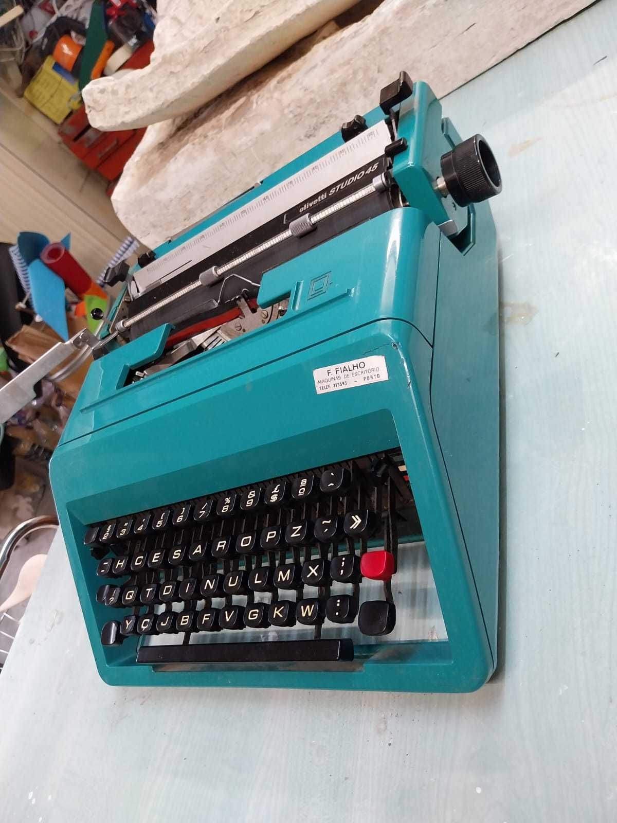 Máquina de Escrever Olivetti Studio 45