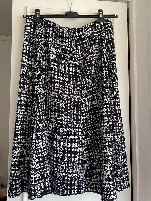 Saia clássica padrão preto e branco | L