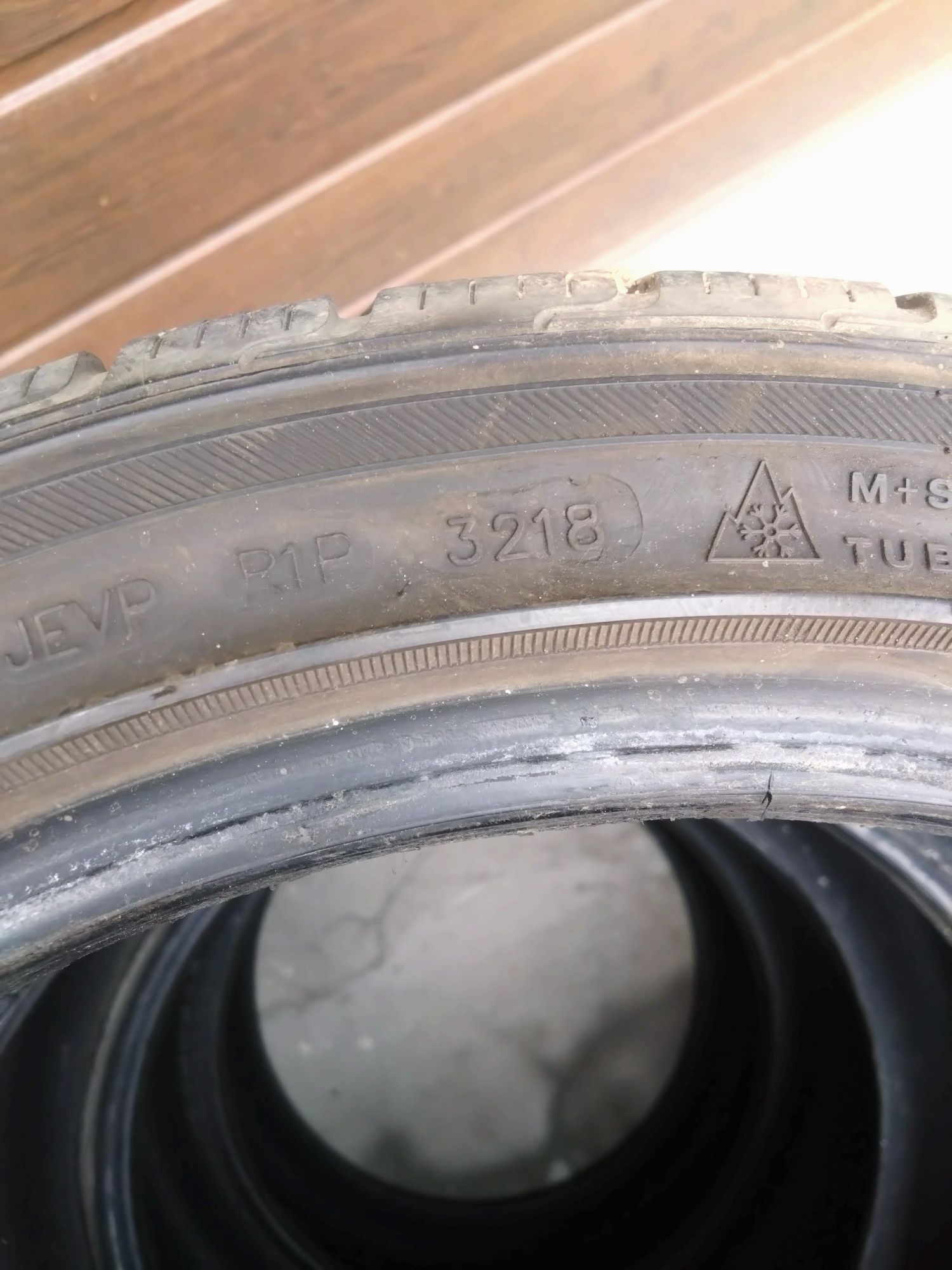 Opony zimowe 235/40/R18