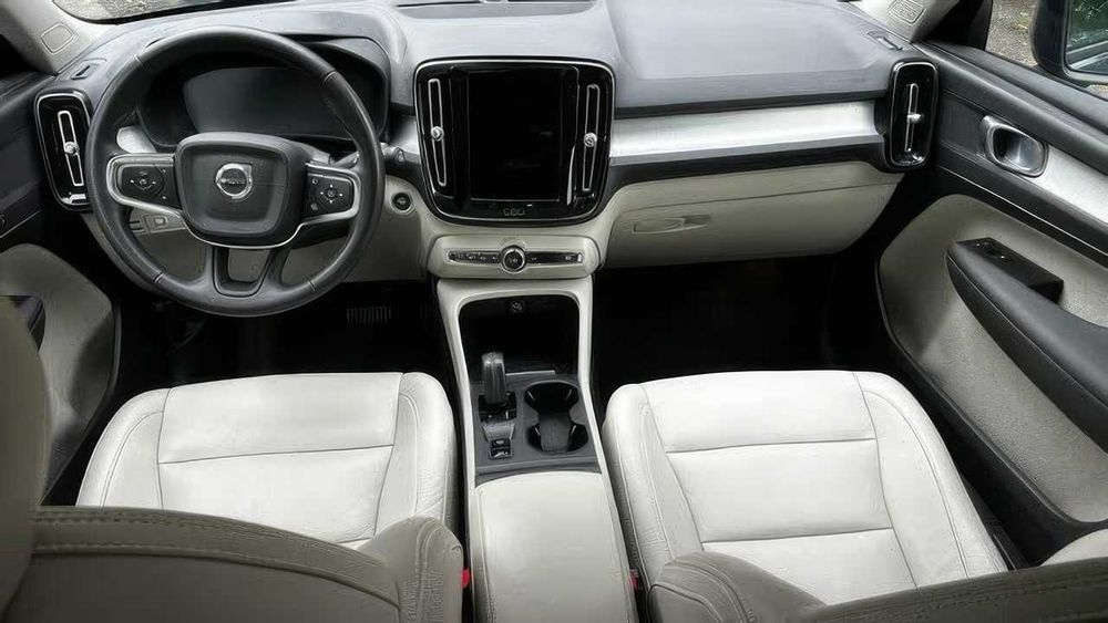 Volvo XC40 T5 Momentum      2021