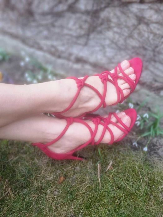 Босоніжки замшеві червоні