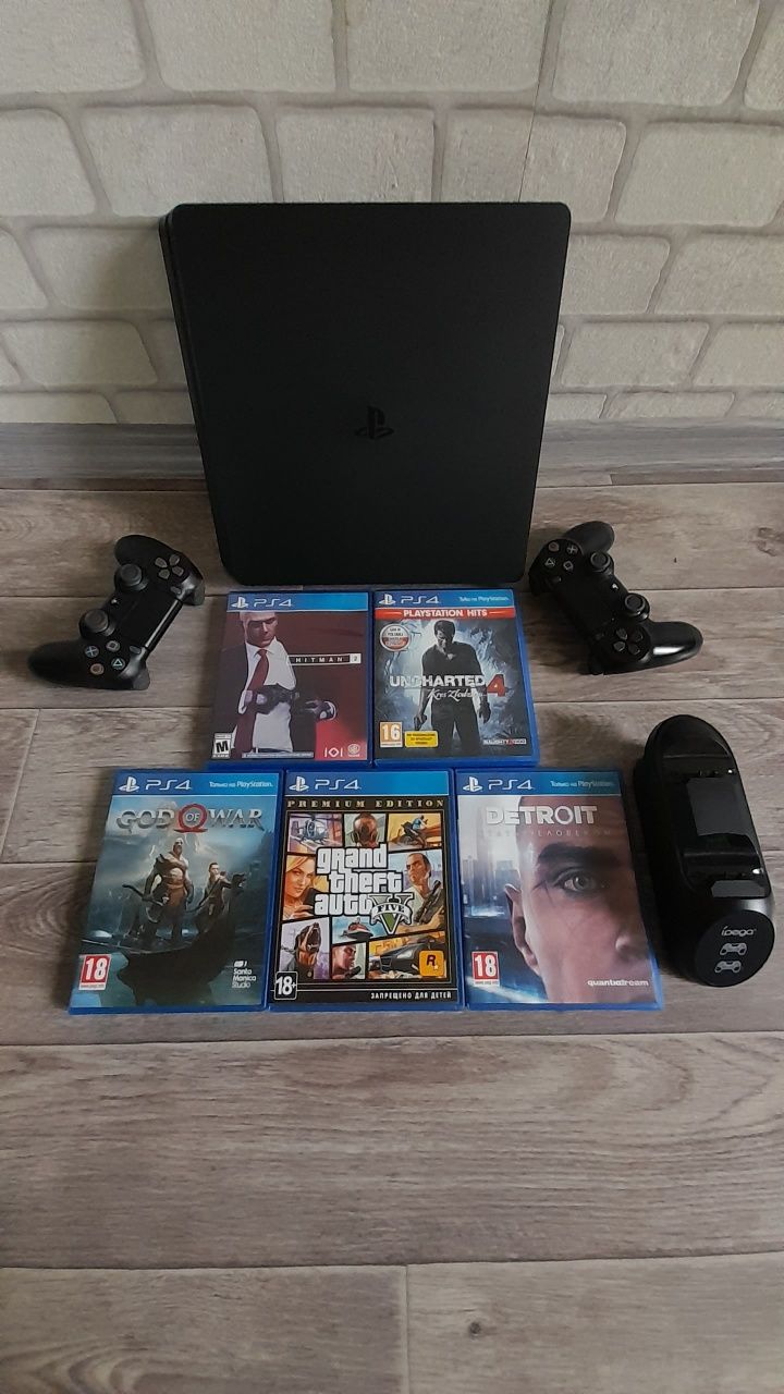 Sony playstation 4 + 2 геймпада + 5 игр