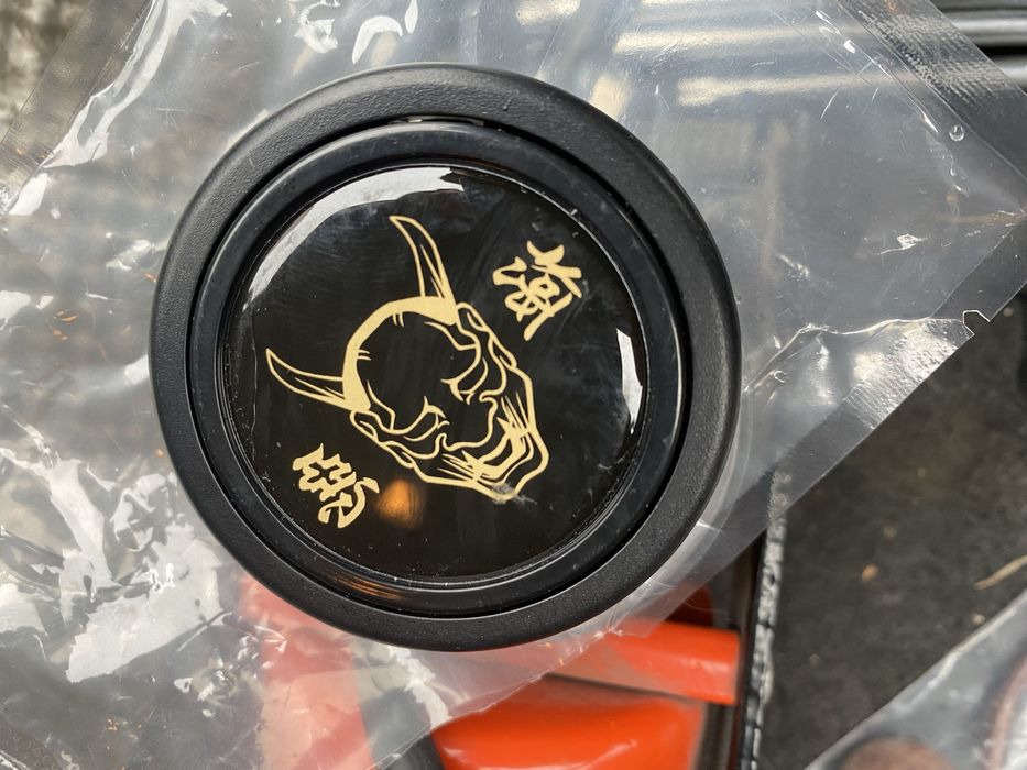 кнопка руля (гудок)