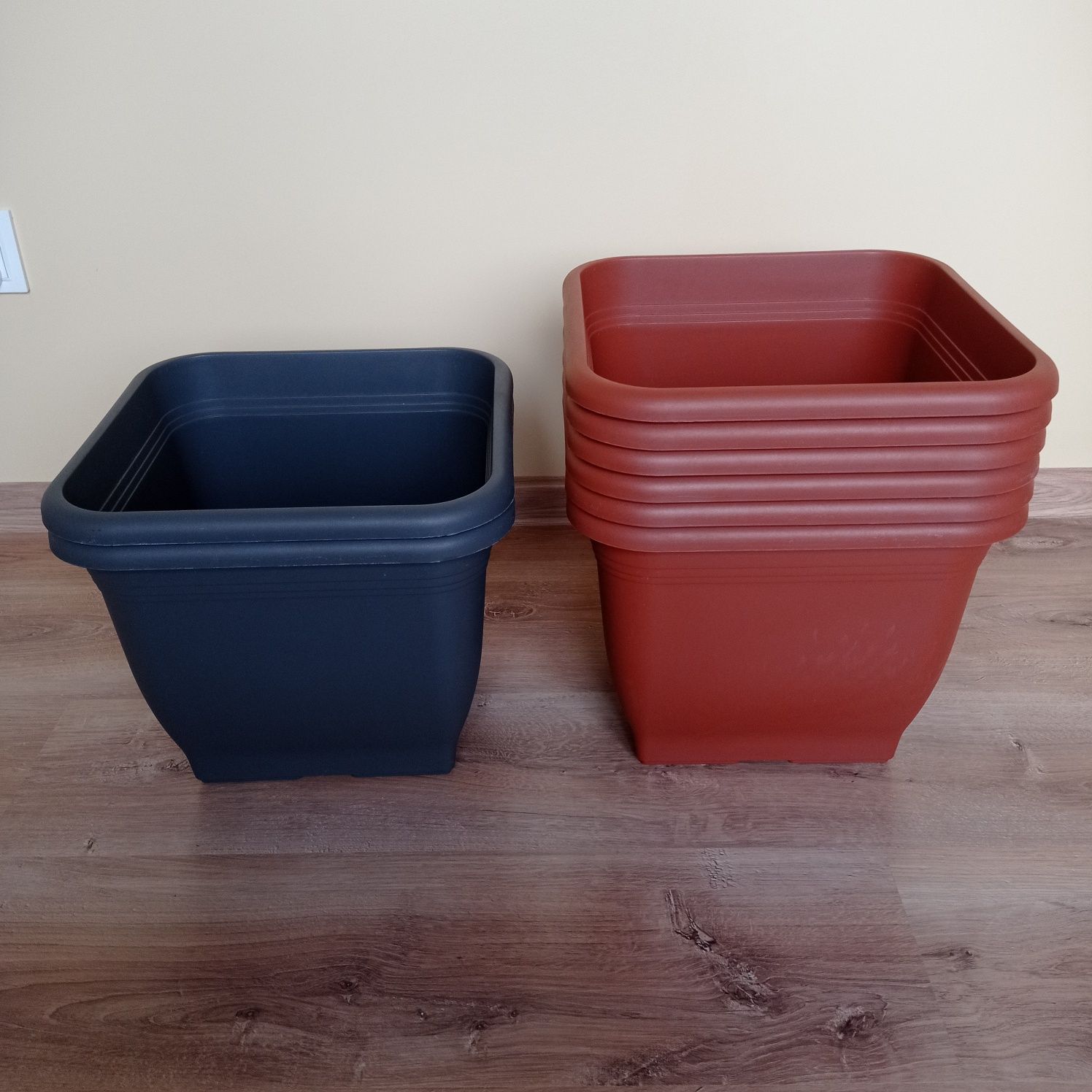 Doniczki plastikowe  kwadratowe 32/27 cm