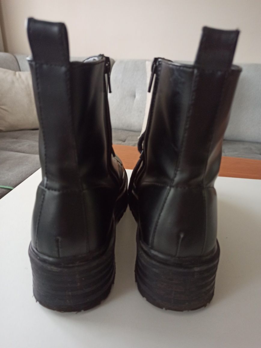 Czarne buty na platformie Primark rozm. 39