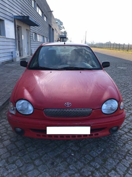 Toyota Corolla E11 1.6 3P 1999 - Para Peças