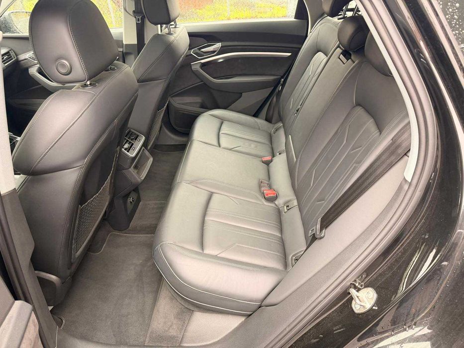 Топчик комплектація Audi e-tron -95 кв.,  21 модельний рік камери 360