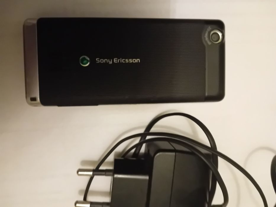 Sony Ericsson J105i ,ładowarki, słuchawki ,konwerter