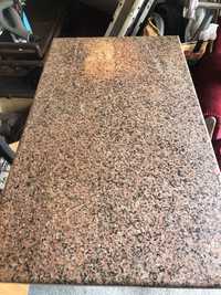 Mesa de maquina de costura com pedra marmore