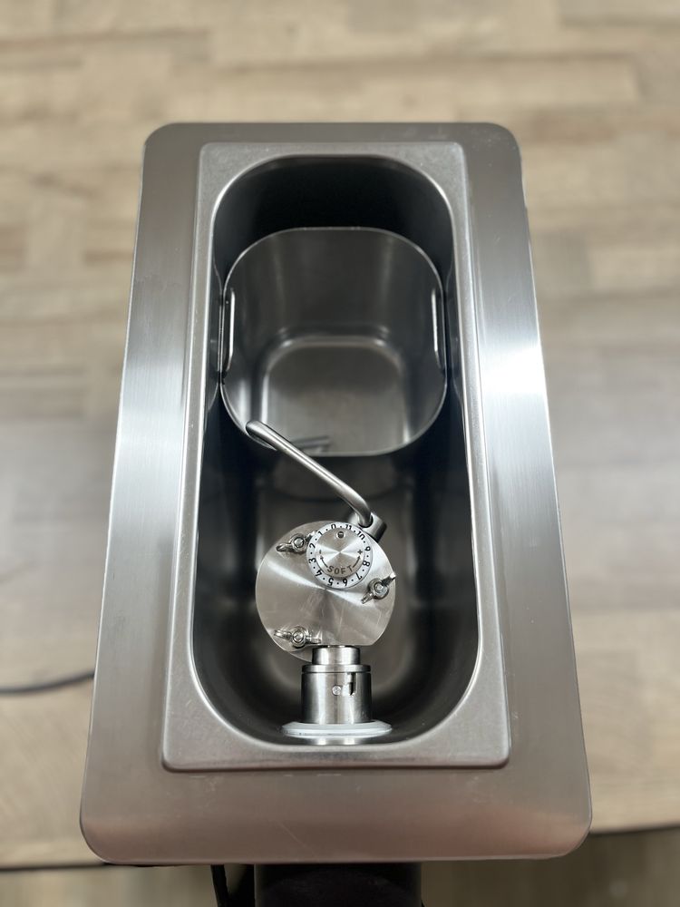 Automat do bitej śmietany FRIGOMAT z automatycznym czyszczeniem