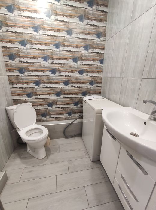 Здається 1к.кв.на Червоній горі