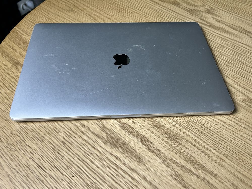 Macbook pro 15" 2016 i7/16/1tb touchbar