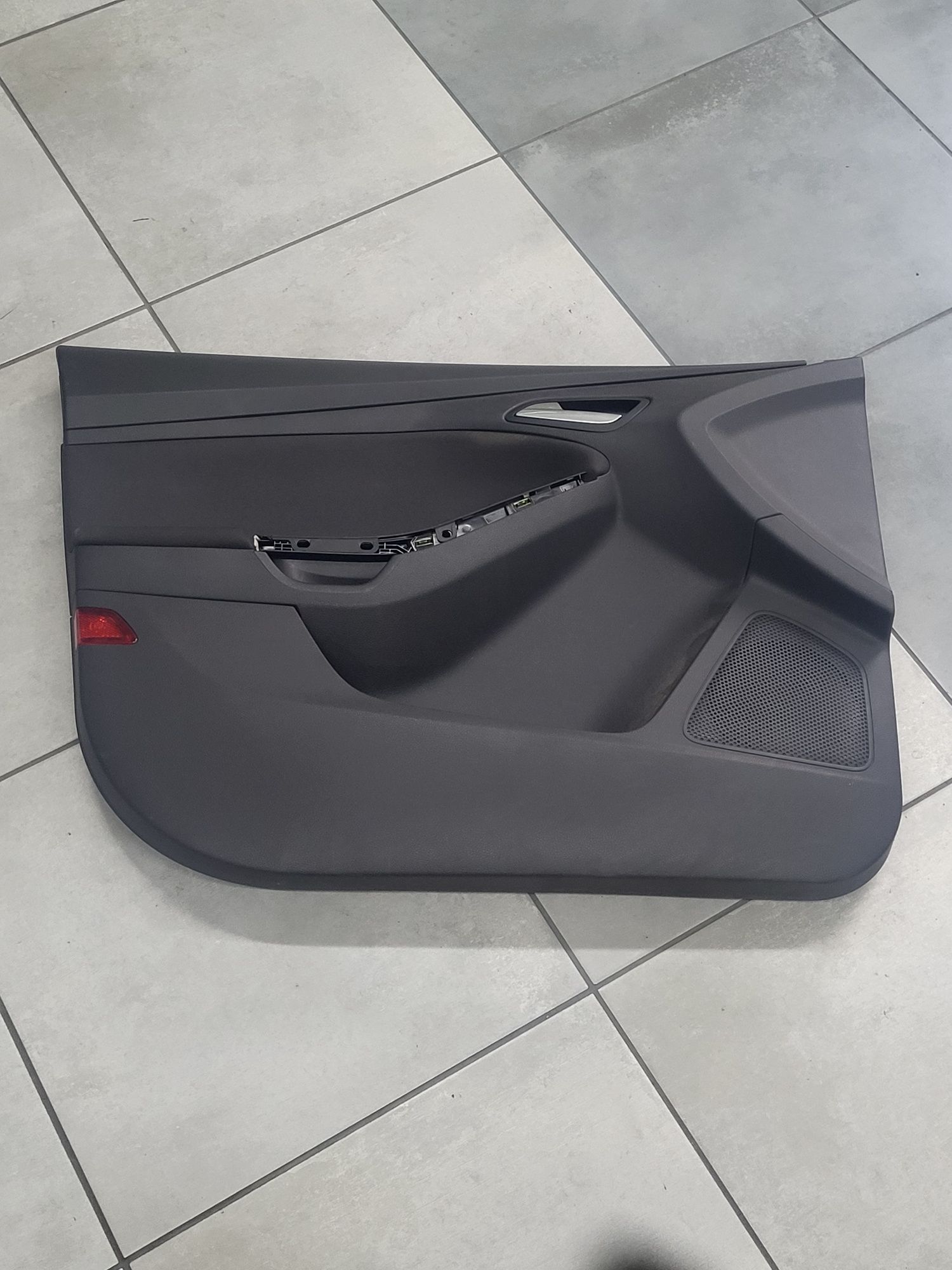 Ford focus MK3 boczek lewy przod Europa idealny drzwi tapicerka