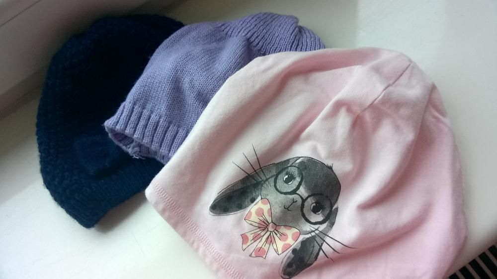 Czapki 3-4lata , różowa z króliczkiem, H&M granatowa ,liliowa