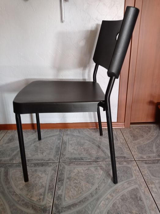 Ikea krzesło czarne plastik i metal