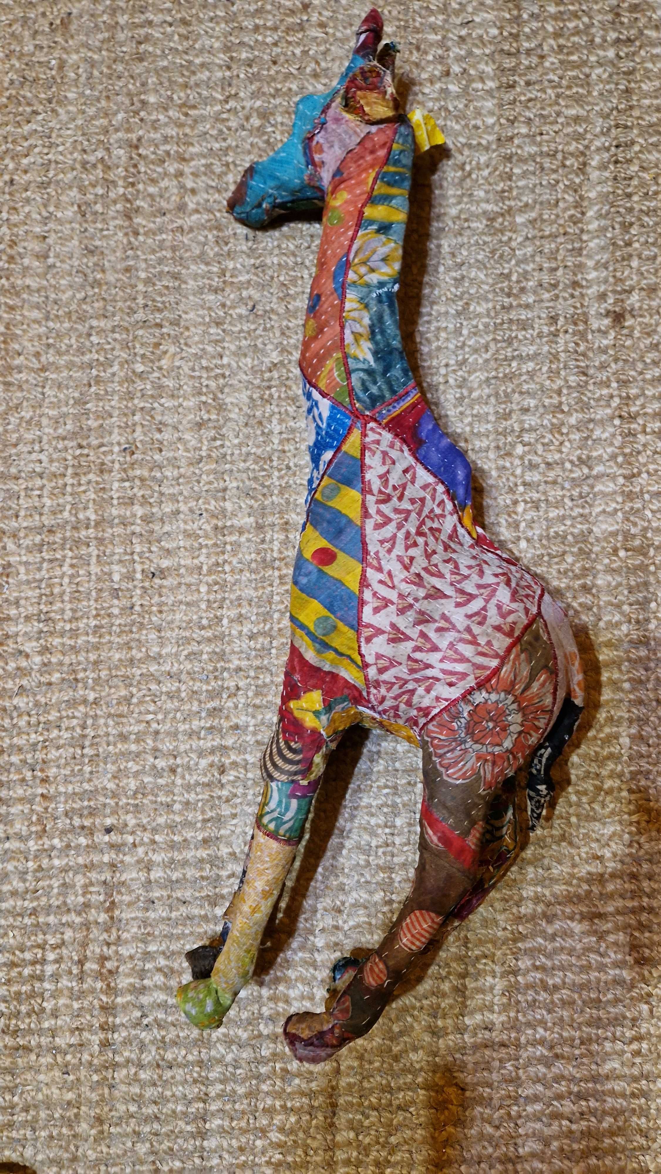 Girafa decorativa de teciso - retalhos