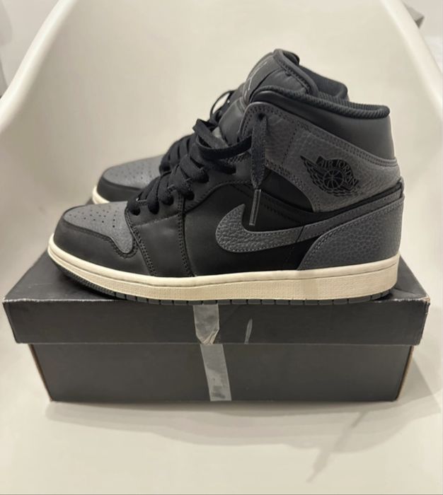 Air Jordan 1 Mid Black Dark Grey