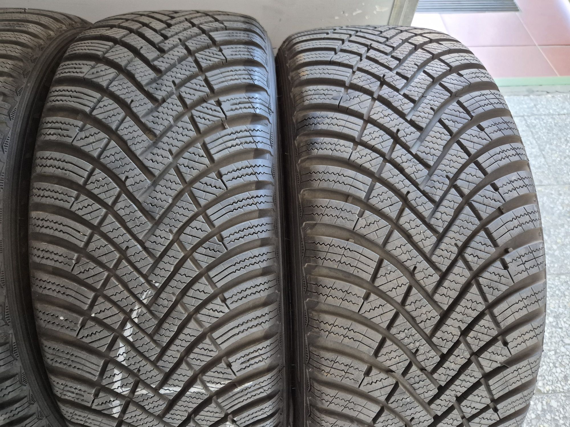 Opony zimowe hankook 2023 rok 225 45 r17 jak nowe