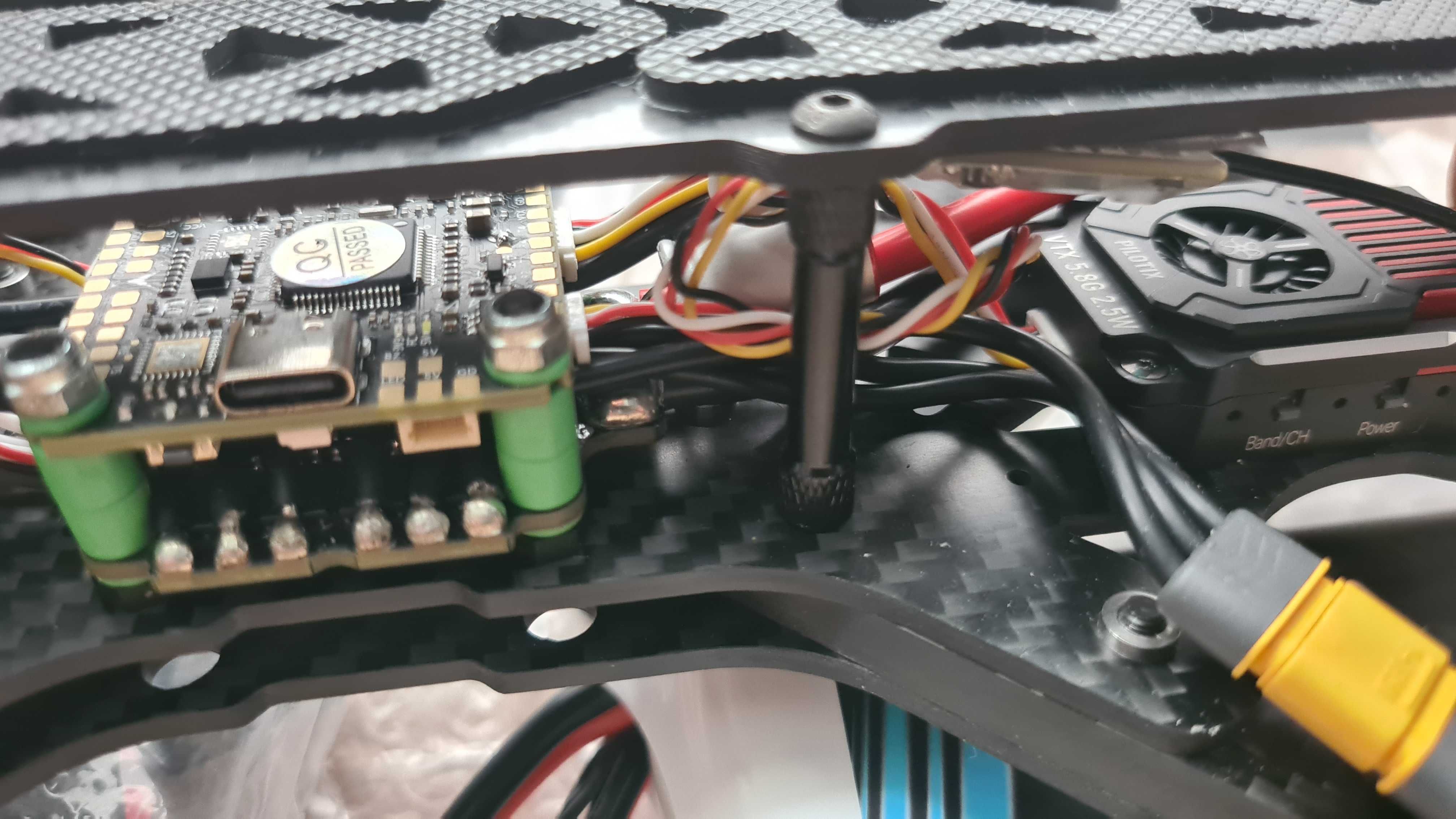 Dron FPV Partizan Rocky 7 F4 V3 VTX 5.8G 2.5W 6S 8000mAh ELRS 915 V3