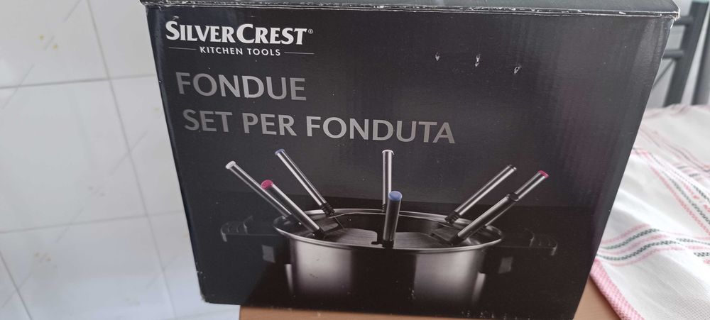 Fondeu novo em caixa