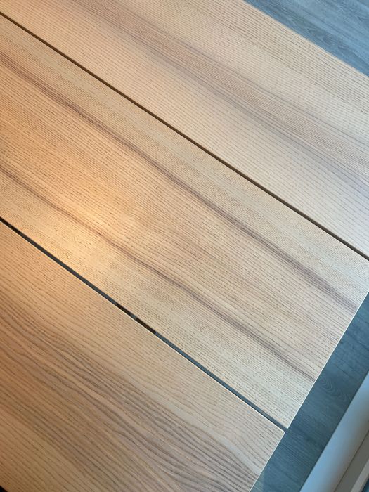 Mesa de jantar ou trabalho IKEA - para seis pessoas.