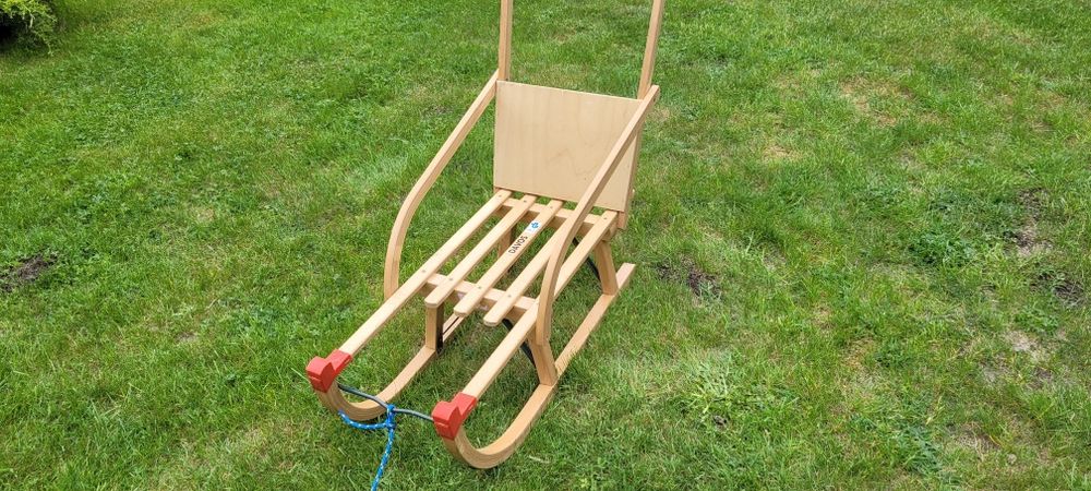 Sanki drewniane z oparciem