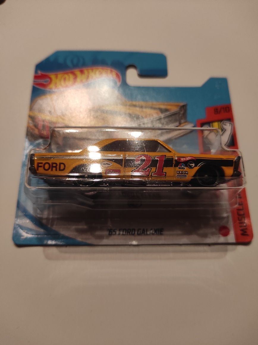 Hot wheels th Ford Galaxie '65 trophy hunter muscle mania