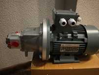 Hydrauliczny zespół pompowy, zasilacz hydrauliczny