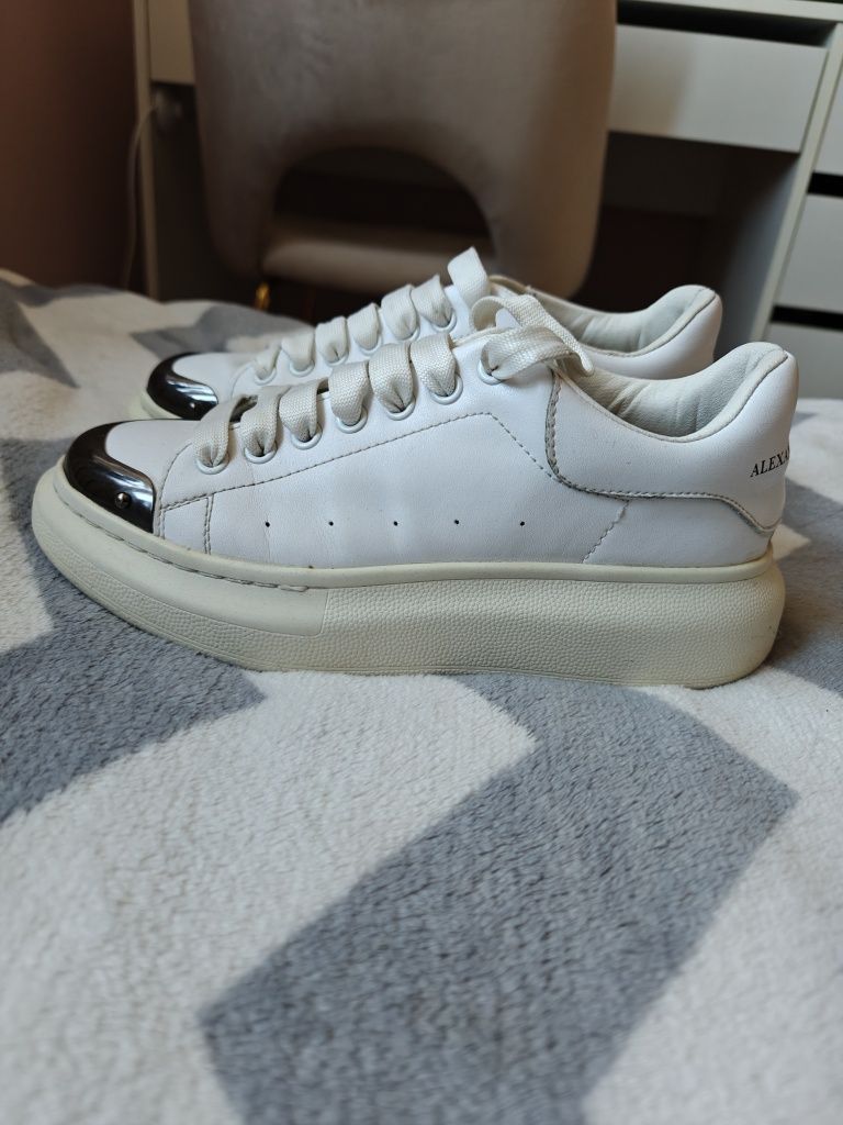 Alexander McQueen sneakersy skórzane skóra naturalna białe 36