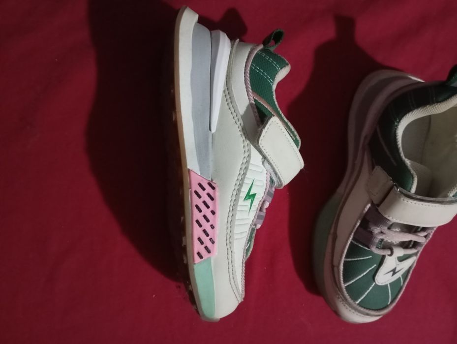 Продам кроссовки .