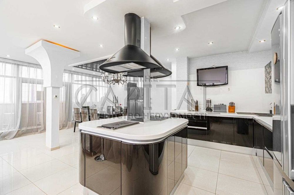 Продаж / Квартира / 178 м2 / Печерський район /вул. Мирного Панаса, 17