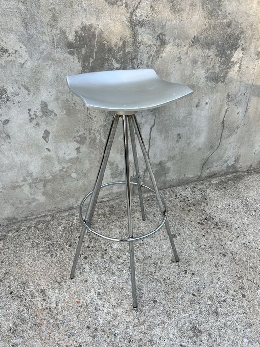 Banco cromado retro – inspirado no Jamaica Bar Stool de Pepe Cortés