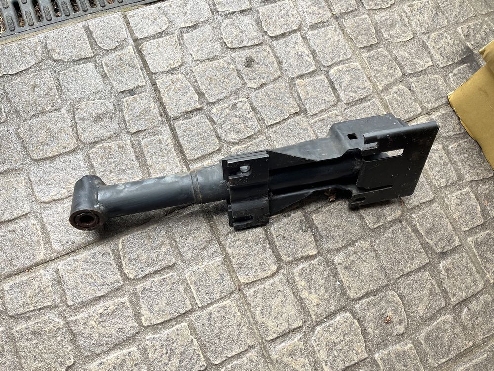 Odbój zderzaka przod absorber BMW E32 lewy prawy