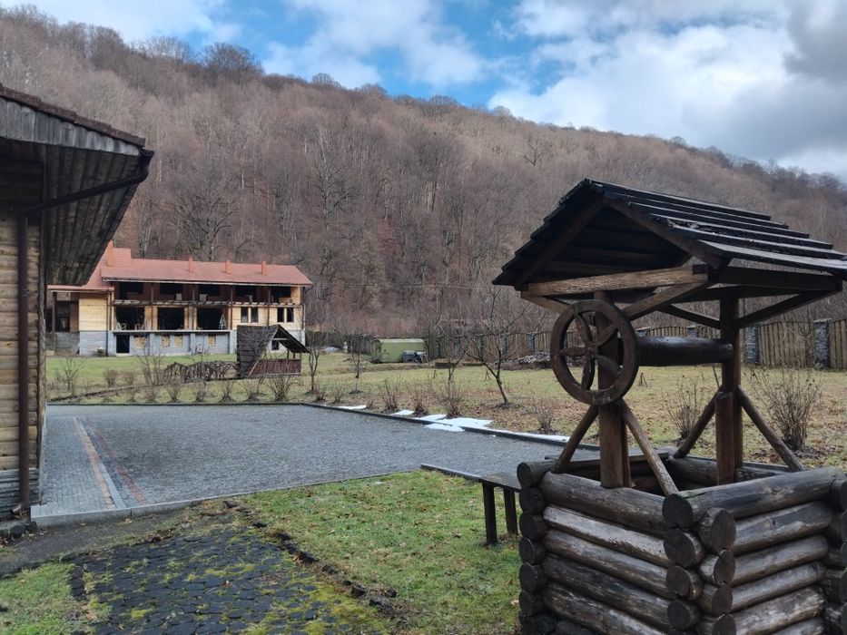 Маєток у горах Карпат с Вовчий Закарпатської області