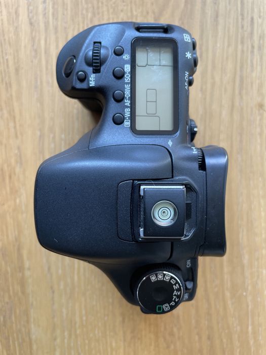 Canon EOS-7D + objectiva 15-85mm