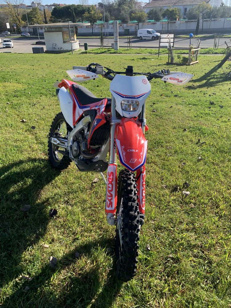 Honda CRF 250 Red Moto