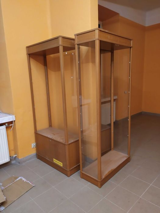 Witryny gabloty po likwidacji sklepu