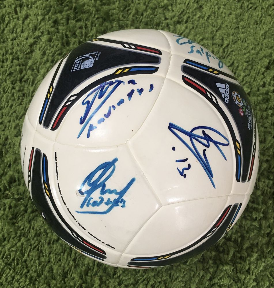 Pilka Adidas Tango 12 z autografami Reprezentacji Grecji EURO 2012