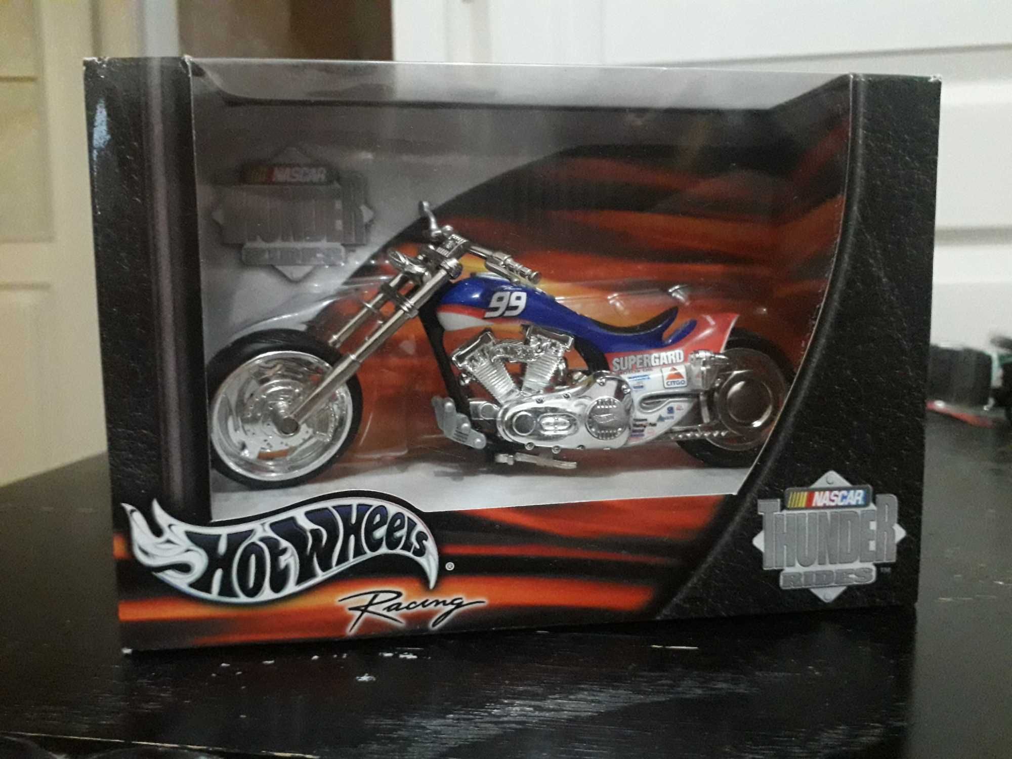 Мотоциклы Hot Wheels колекционные Nascar