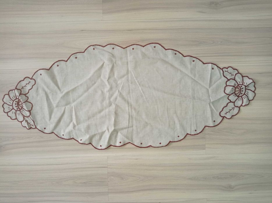 Bieżnik 110 x 45 cm, kwiaty, brąz, beż