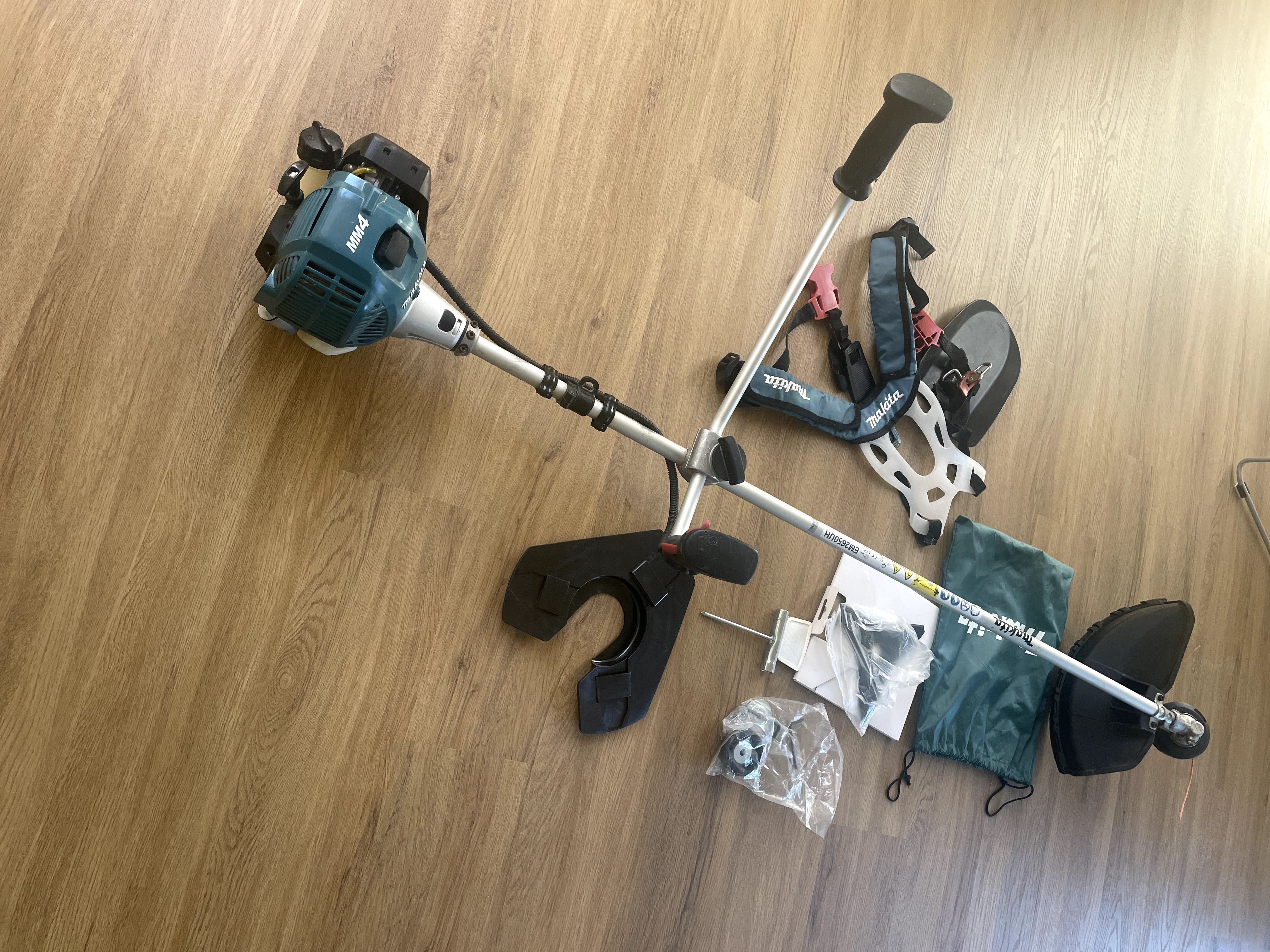 Kosa spalinowa 4-suwowa Makita EM2650UH