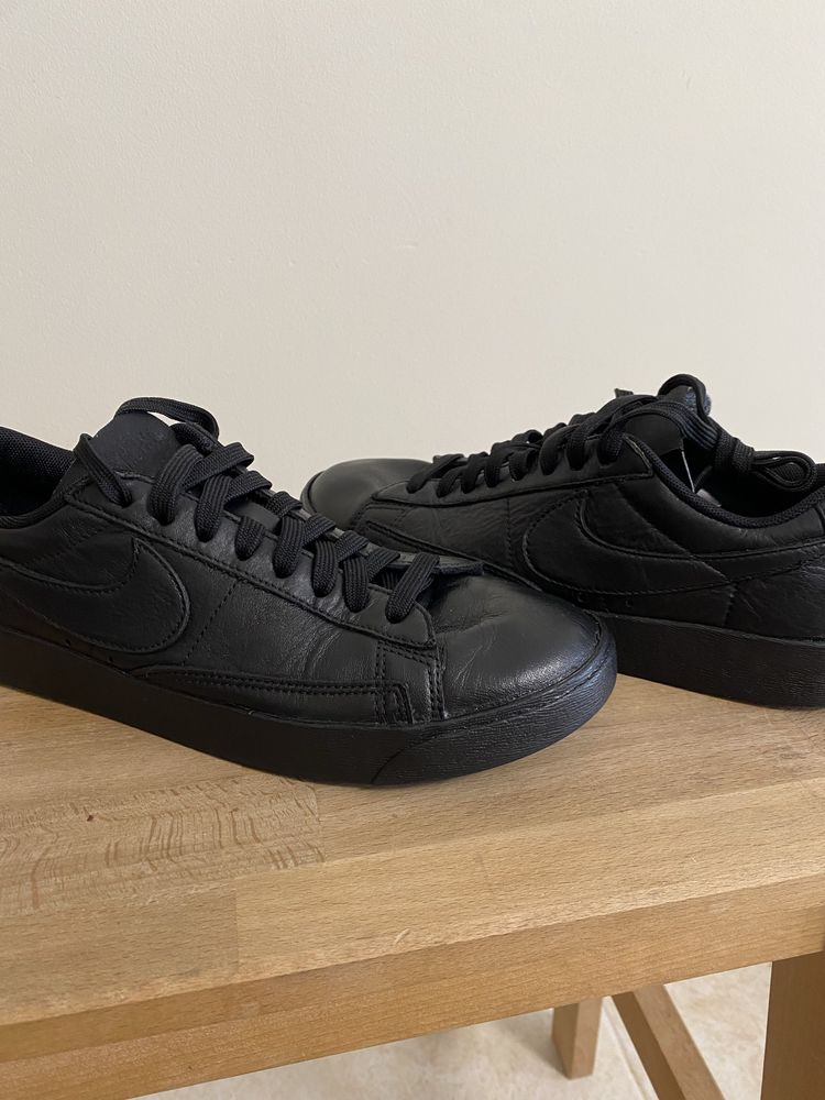 Nike Blazer Low LE Pretas