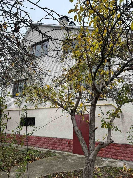 Продаж будинку в р-ні університету